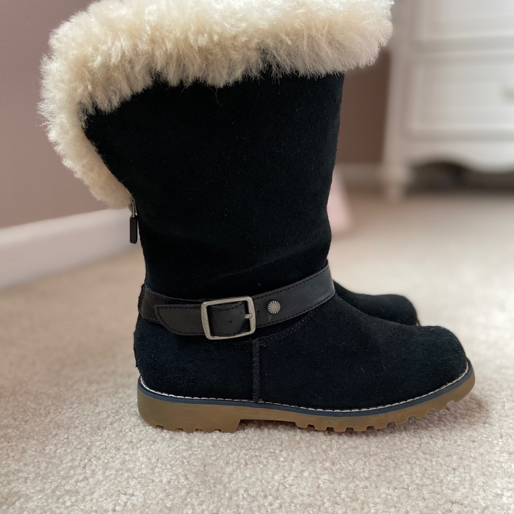 COPY - UGG boots *** GIRLS***size 2 USA.
